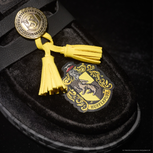 251014_GLOBAL_HD_HARRYPOTTER_ONSITE_ALTPDP_HUFFLEPUFF_900x900_1.png